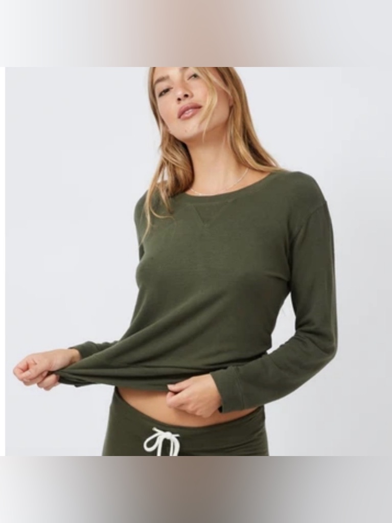 Monrow Super Soft Crewneck Pullover Size Xs Olive Military Green Long Sleeve Top